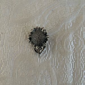 Sterling silver sunflower pin - excellent condition!